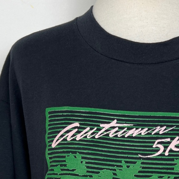 Vintage 1991 Marathon Cropped T-Shirt - Picture 3 of 6